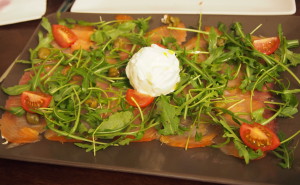 Smoked Salmon with arugula, tomatoes and capers