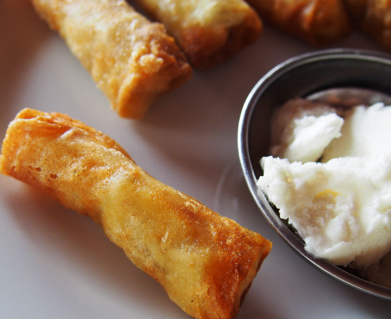 banana-spring-roll-close