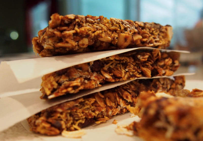 Fruit-and-Oatmeal-Nut-Granola-Bar