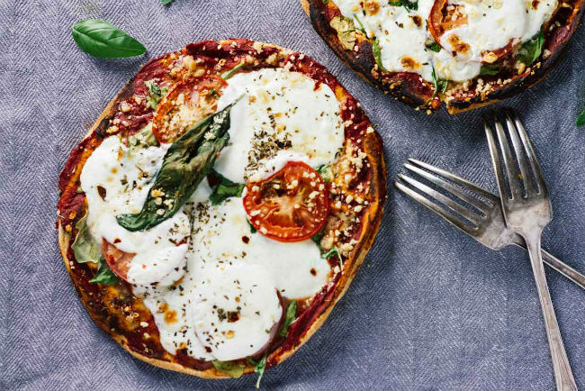 10-Minute Margherita Pita Bread Pizzas