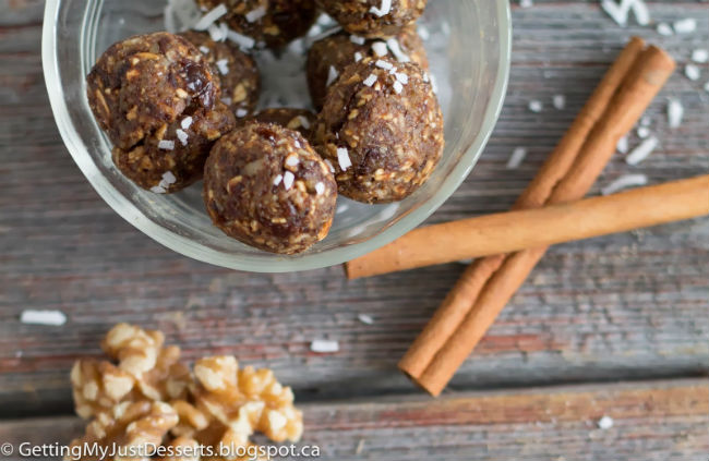 Raw Oatmeal Cookie Energy Bites